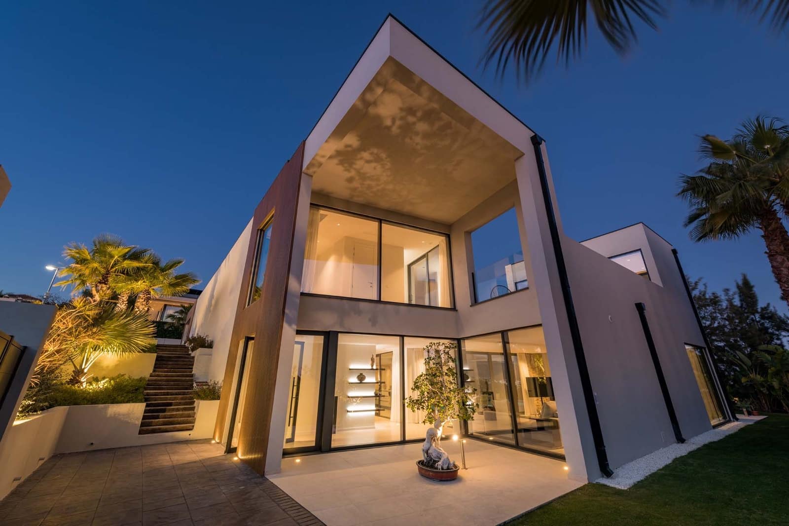 5 bedroom Villa for sale in Benahavis with pool garage - € 5,850,000 (Ref: 8327419)