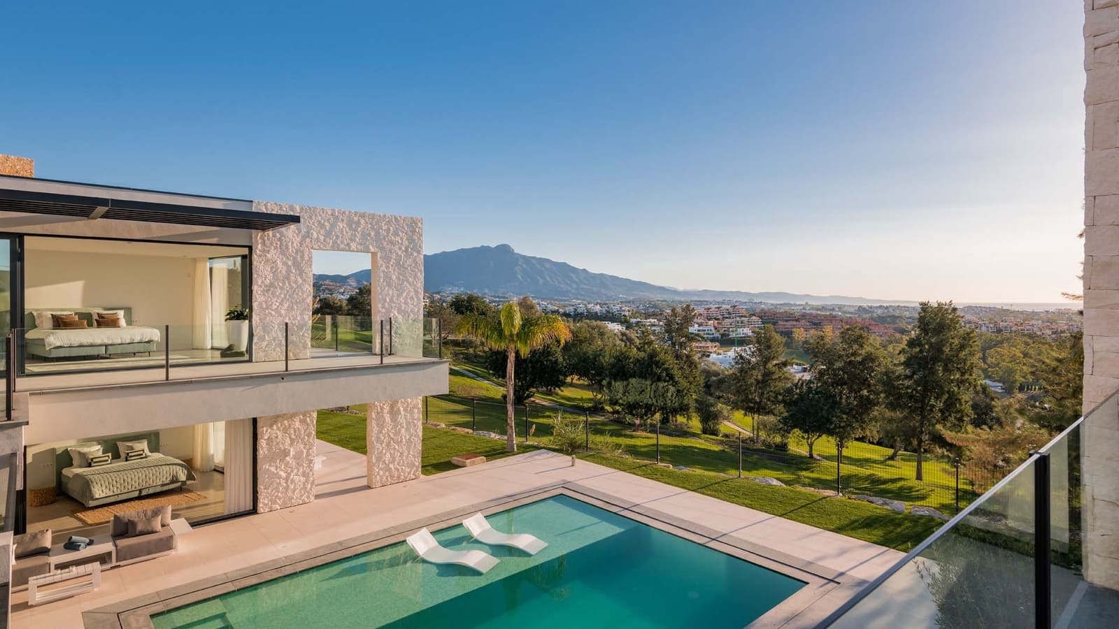 5 bedroom Villa for sale in Benahavis with pool garage - € 5,850,000 (Ref: 8327419)