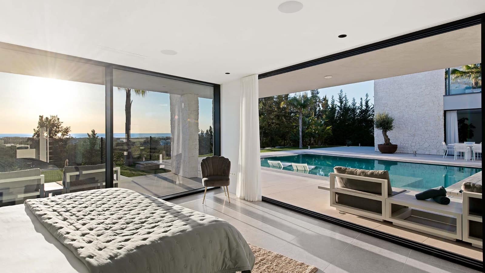 5 bedroom Villa for sale in Benahavis with pool garage - € 5,850,000 (Ref: 8327419)