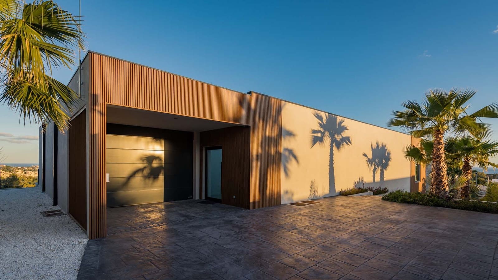 5 bedroom Villa for sale in Benahavis with pool garage - € 5,850,000 (Ref: 8327419)