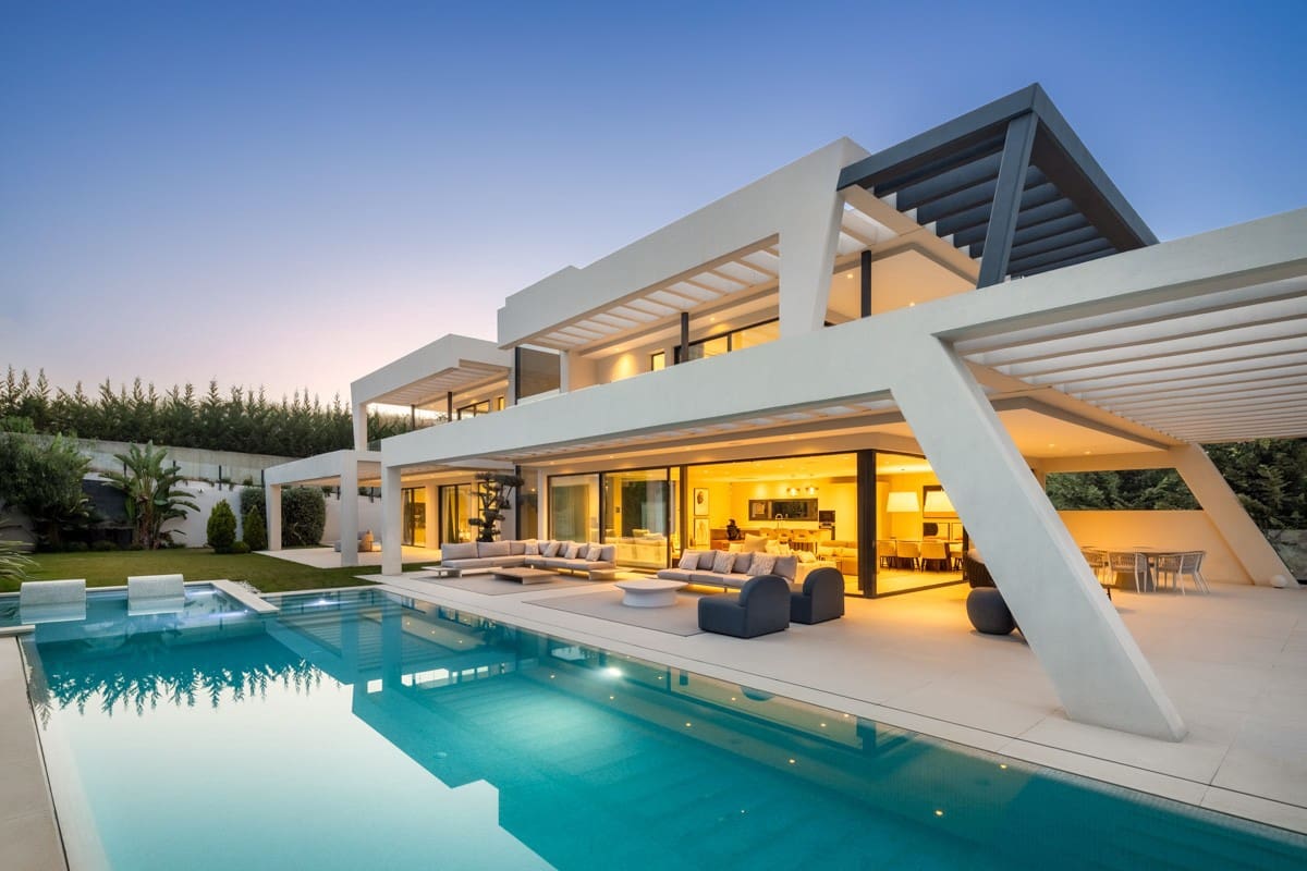 6 bedroom Villa for sale in Marbella with pool garage - € 4,100,000 (Ref: 8344644)