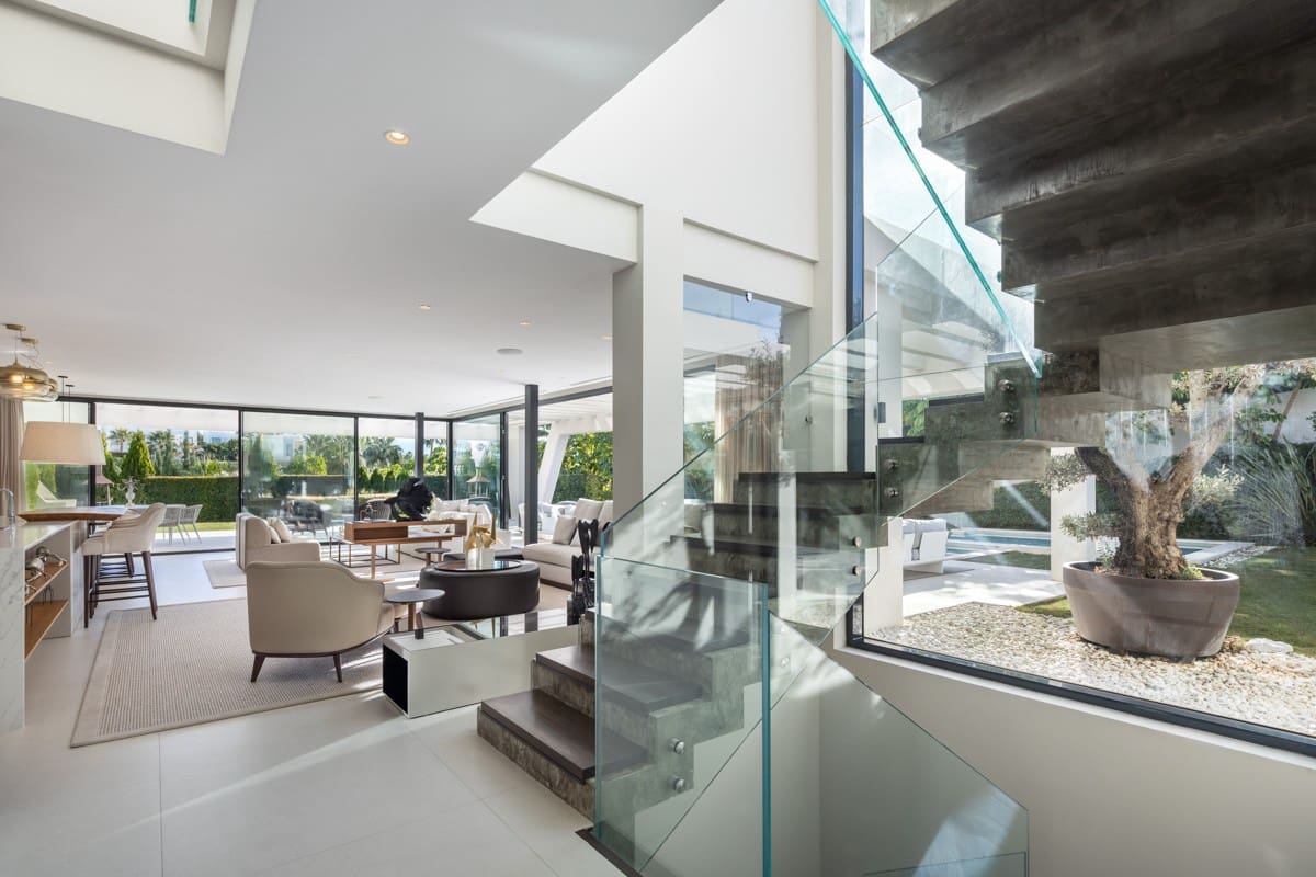 6 bedroom Villa for sale in Marbella with pool garage - € 4,100,000 (Ref: 8344644)