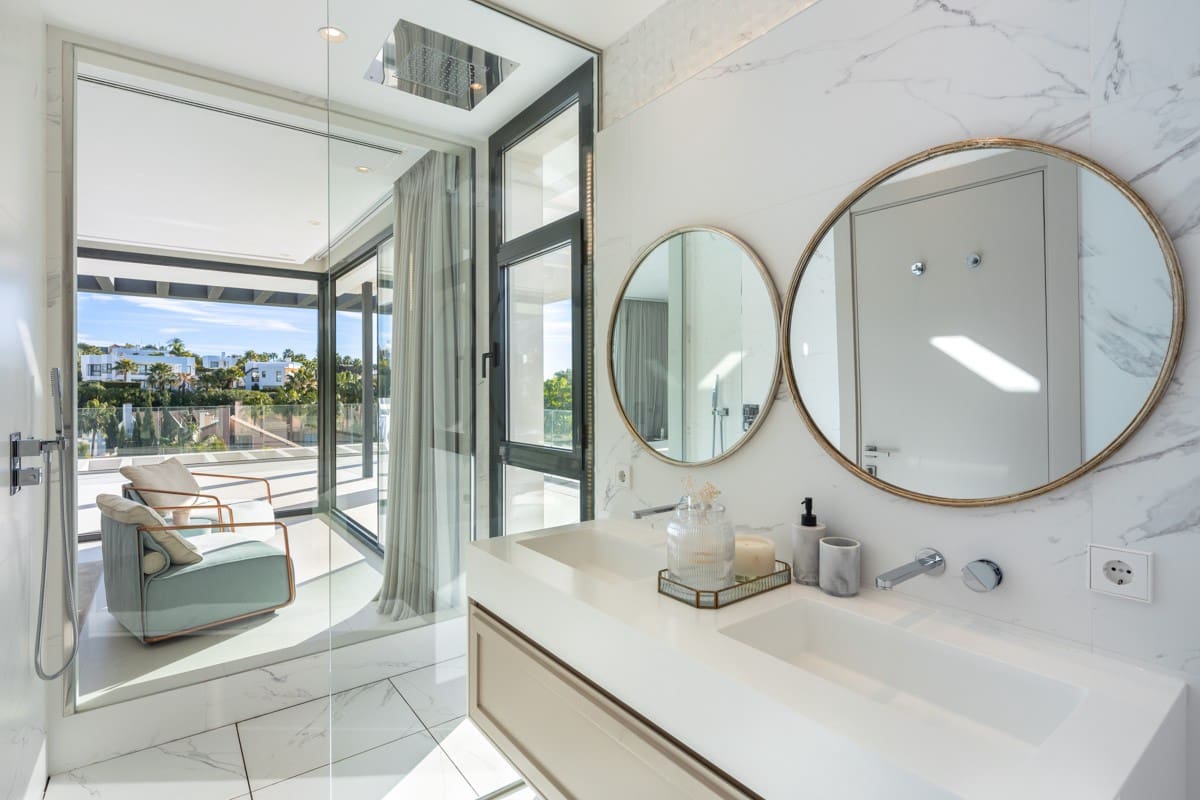 6 bedroom Villa for sale in Marbella with pool garage - € 4,100,000 (Ref: 8344644)