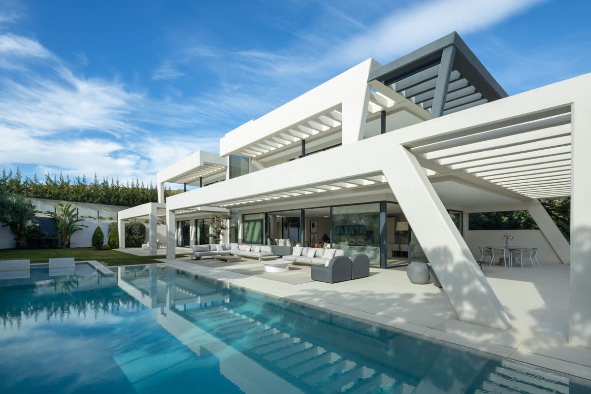6 bedroom Villa for sale in Marbella with pool garage - € 4,100,000 (Ref: 8344644)