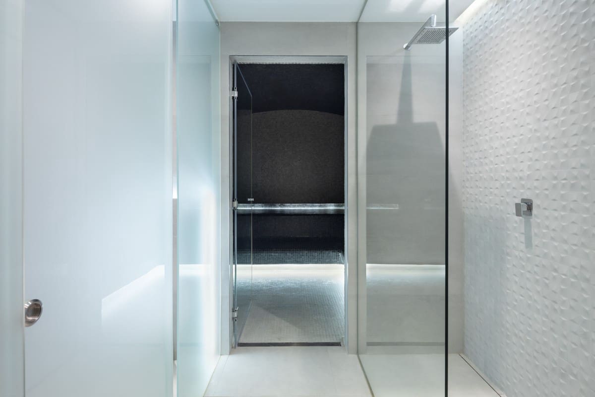 6 bedroom Villa for sale in Marbella with pool garage - € 4,100,000 (Ref: 8344644)