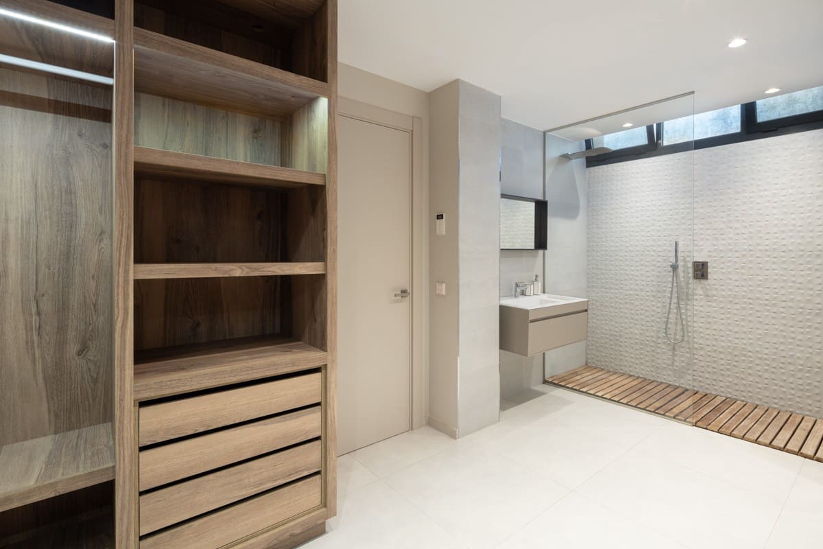 6 bedroom Villa for sale in Marbella with pool garage - € 4,100,000 (Ref: 8344644)