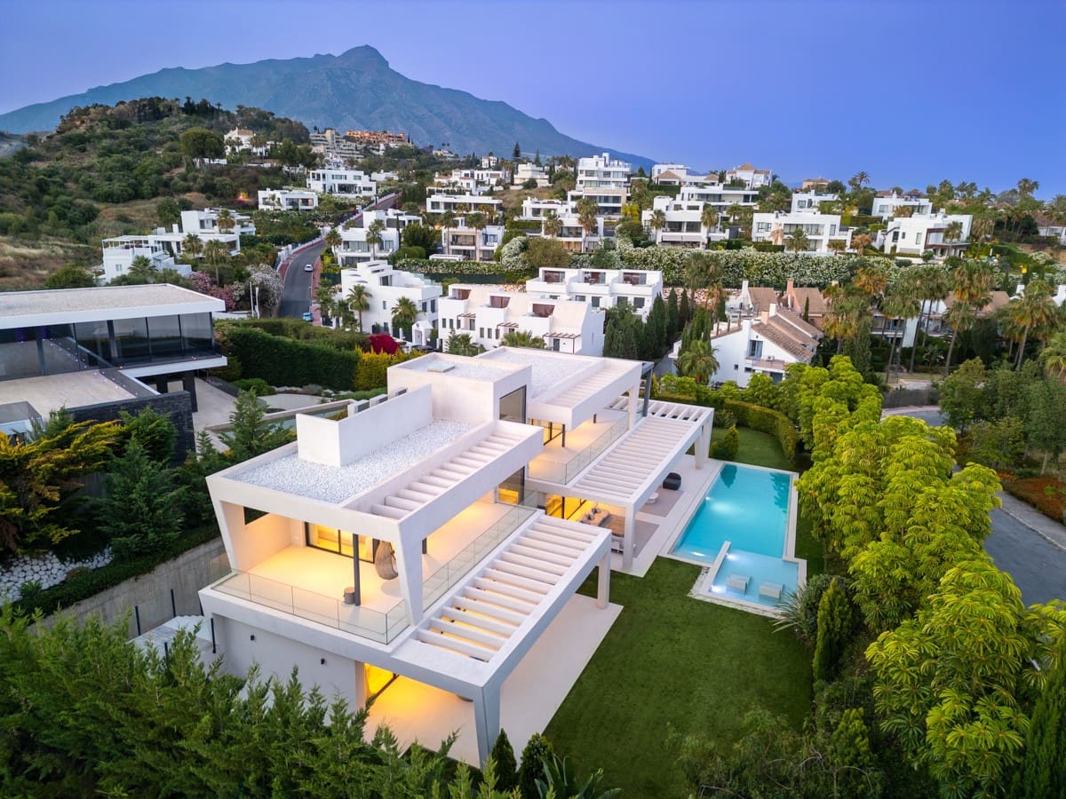 6 bedroom Villa for sale in Marbella with pool garage - € 4,100,000 (Ref: 8344644)