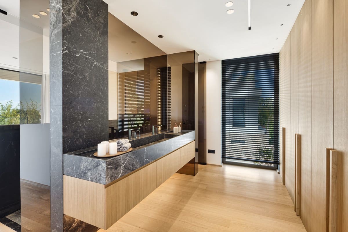 5 slaapkamer Villa te koop in Nueva Andalucia met zwembad garage - € 6.950.000 (Ref: 8396526)