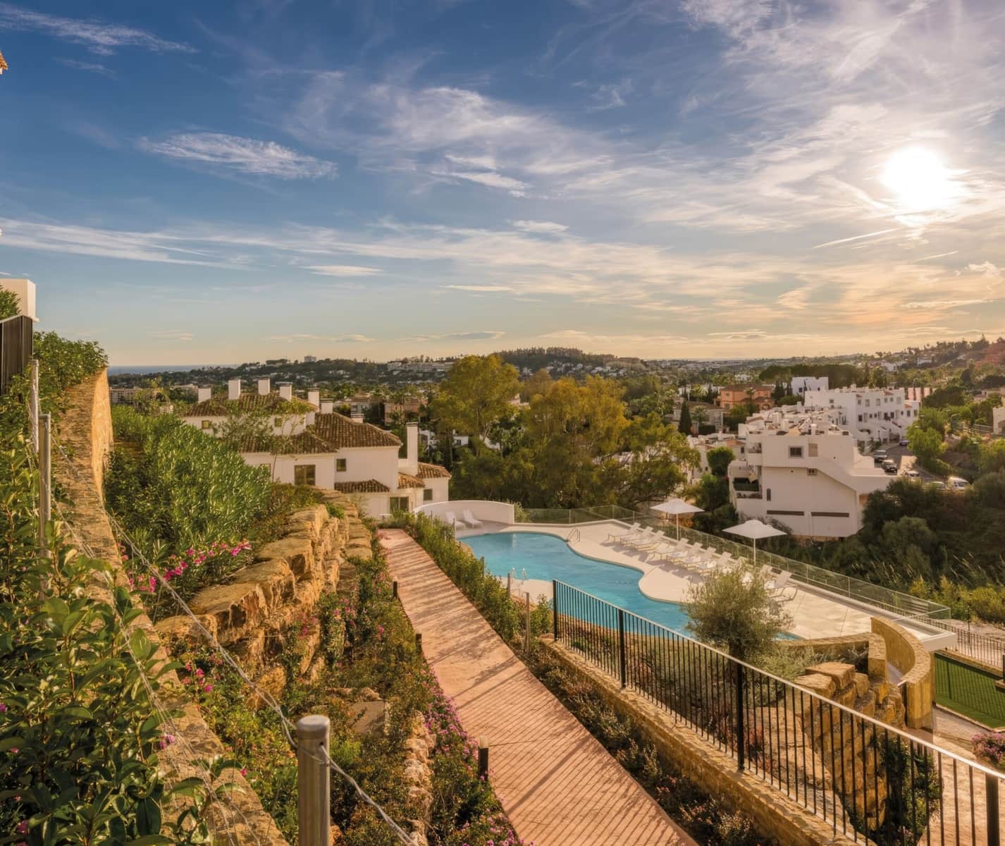 Ático de 2 habitaciones en Nueva Andalucia en venta con piscina garaje - 1.500.000 € (Ref: 8398349)