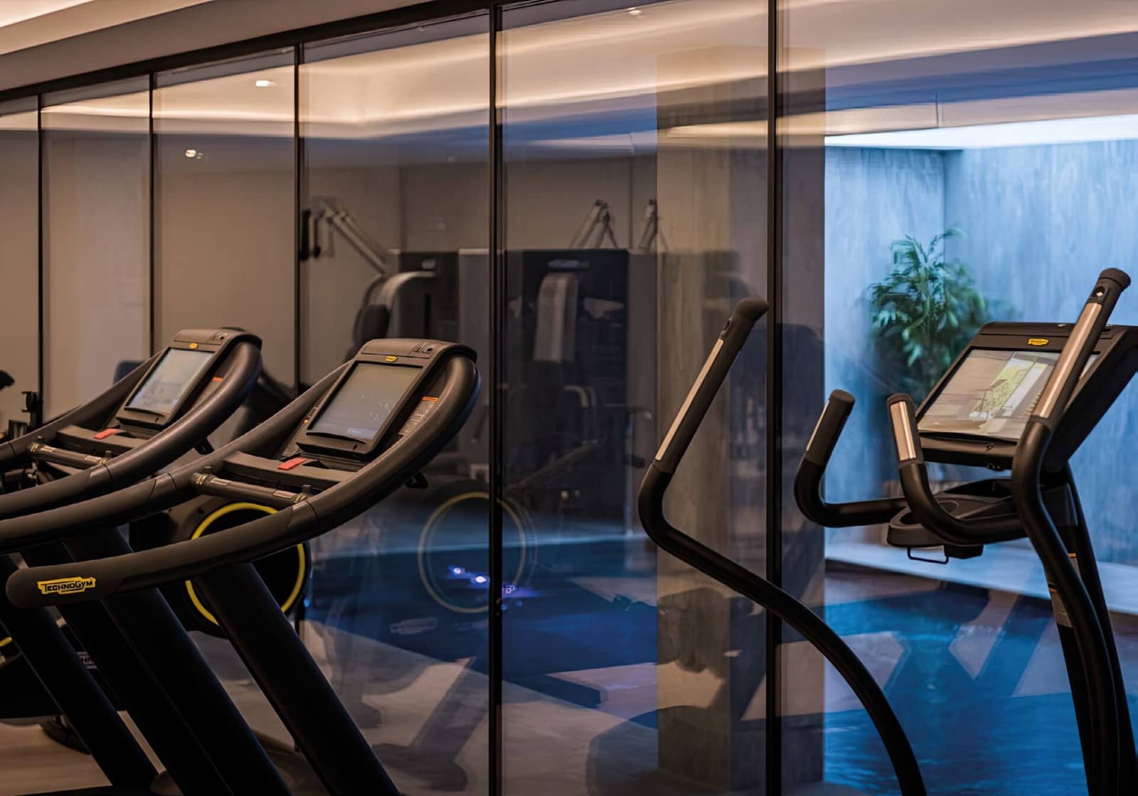 Ático de 2 habitaciones en Nueva Andalucia en venta con piscina garaje - 1.500.000 € (Ref: 8398349)