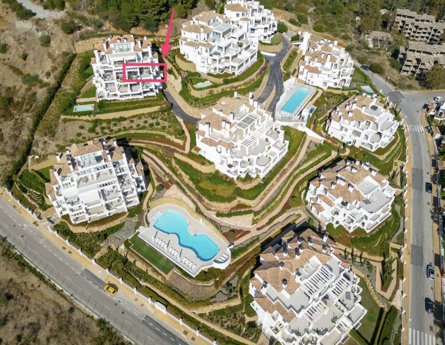 Ático de 2 habitaciones en Nueva Andalucia en venta con piscina garaje - 1.500.000 € (Ref: 8398349)