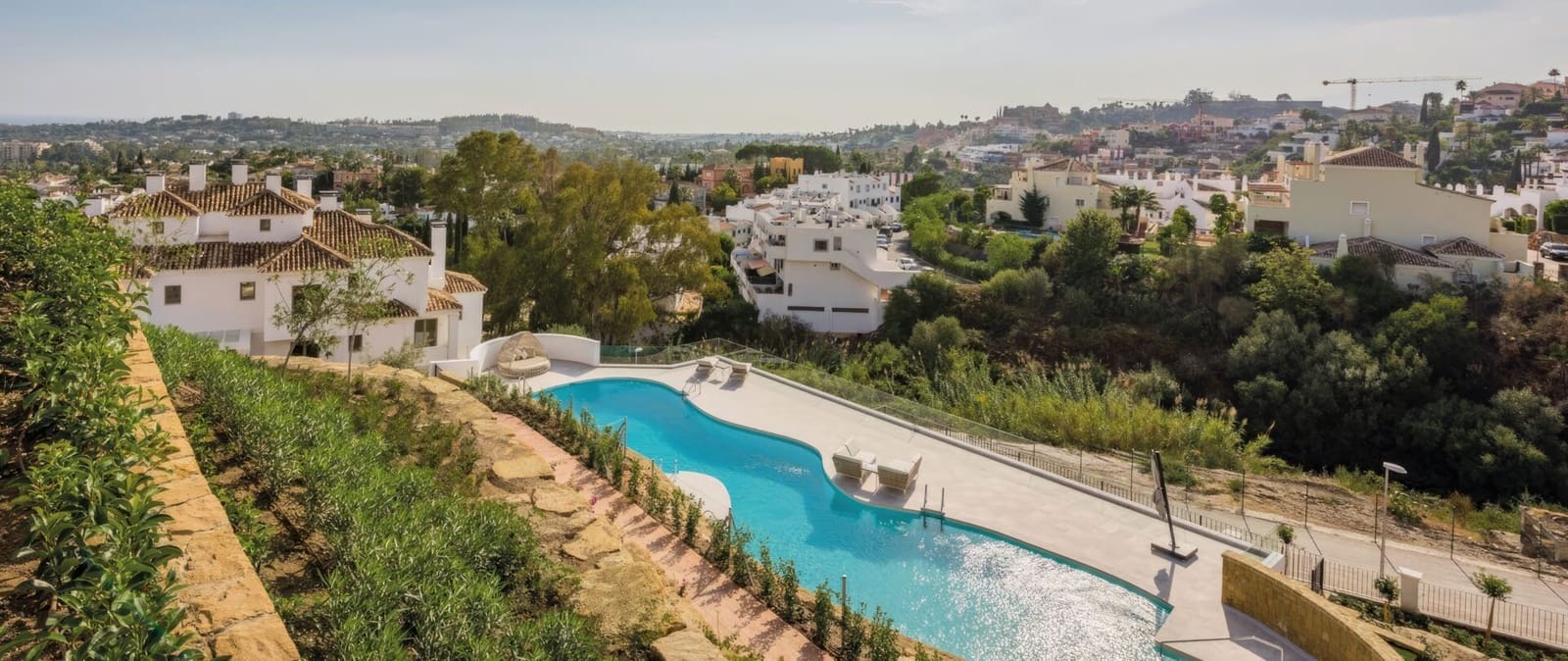 Ático de 2 habitaciones en Nueva Andalucia en venta con piscina garaje - 1.500.000 € (Ref: 8398349)