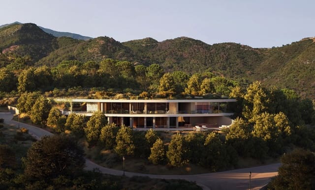 5 bedroom Villa for sale in Benahavís with pool - € 4,250,000 (Ref: 8404751)