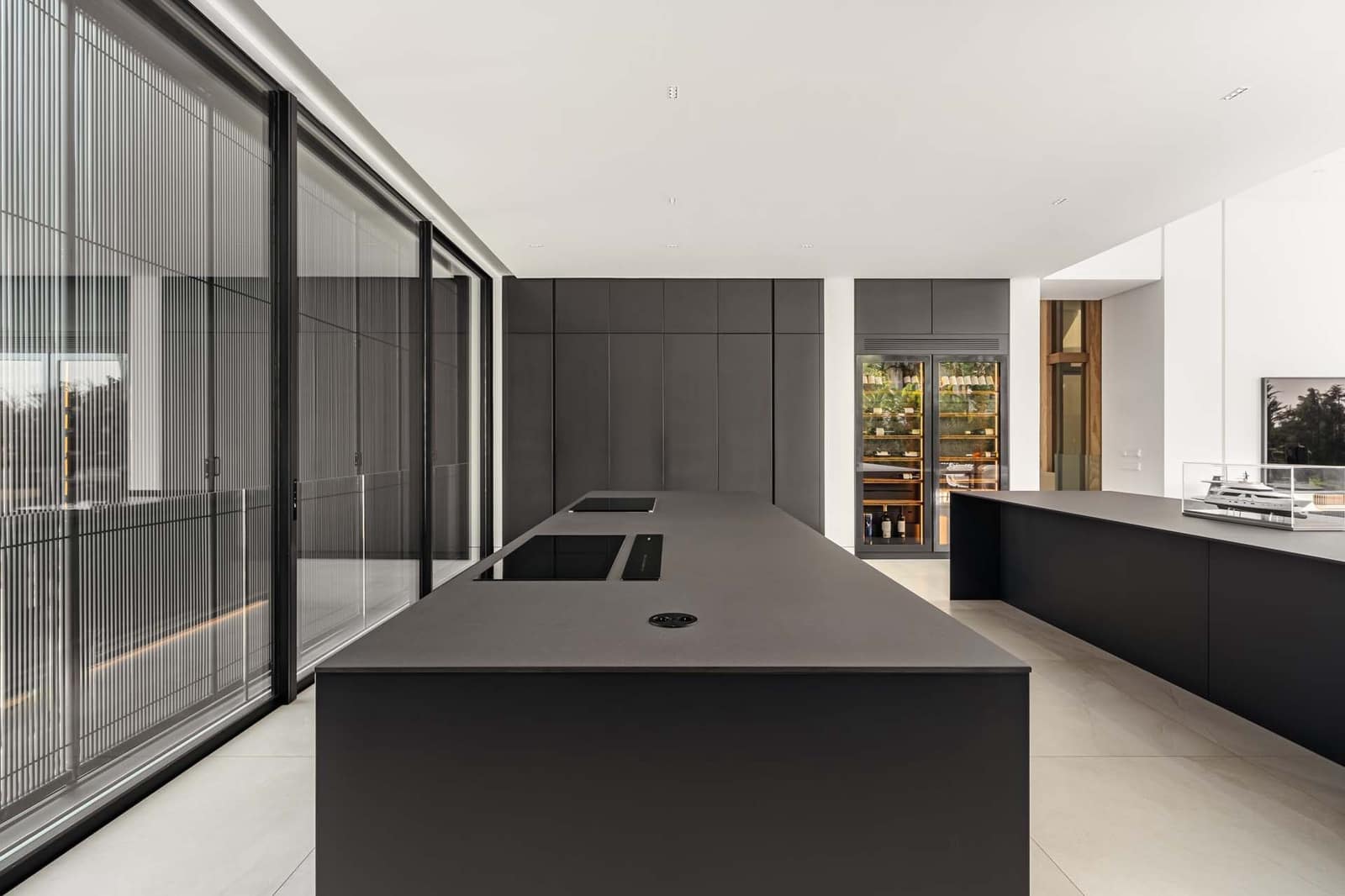 4 bedroom Villa for sale in Benahavis with pool garage - € 5,200,000 (Ref: 8417487)