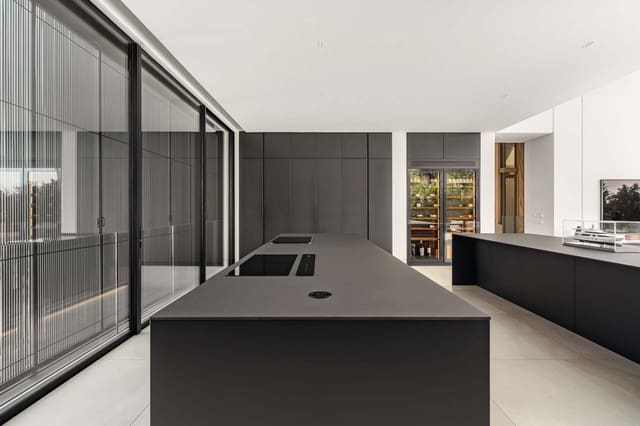 4 bedroom Villa for sale in Benahavís with pool garage - € 5,200,000 (Ref: 8417487)