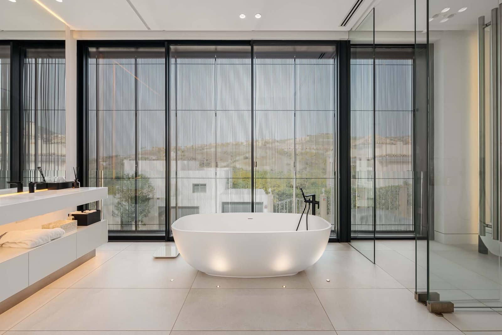 4 bedroom Villa for sale in Benahavis with pool garage - € 5,200,000 (Ref: 8417487)