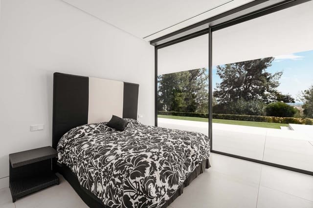 4 bedroom Villa for sale in Benahavís with pool garage - € 5,200,000 (Ref: 8417487)