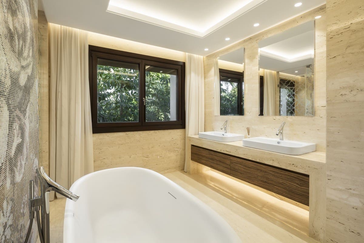 5 soveværelse Villa til salg i Nueva Andalucia med swimmingpool garage - € 6.495.000 (Ref: 8423017)