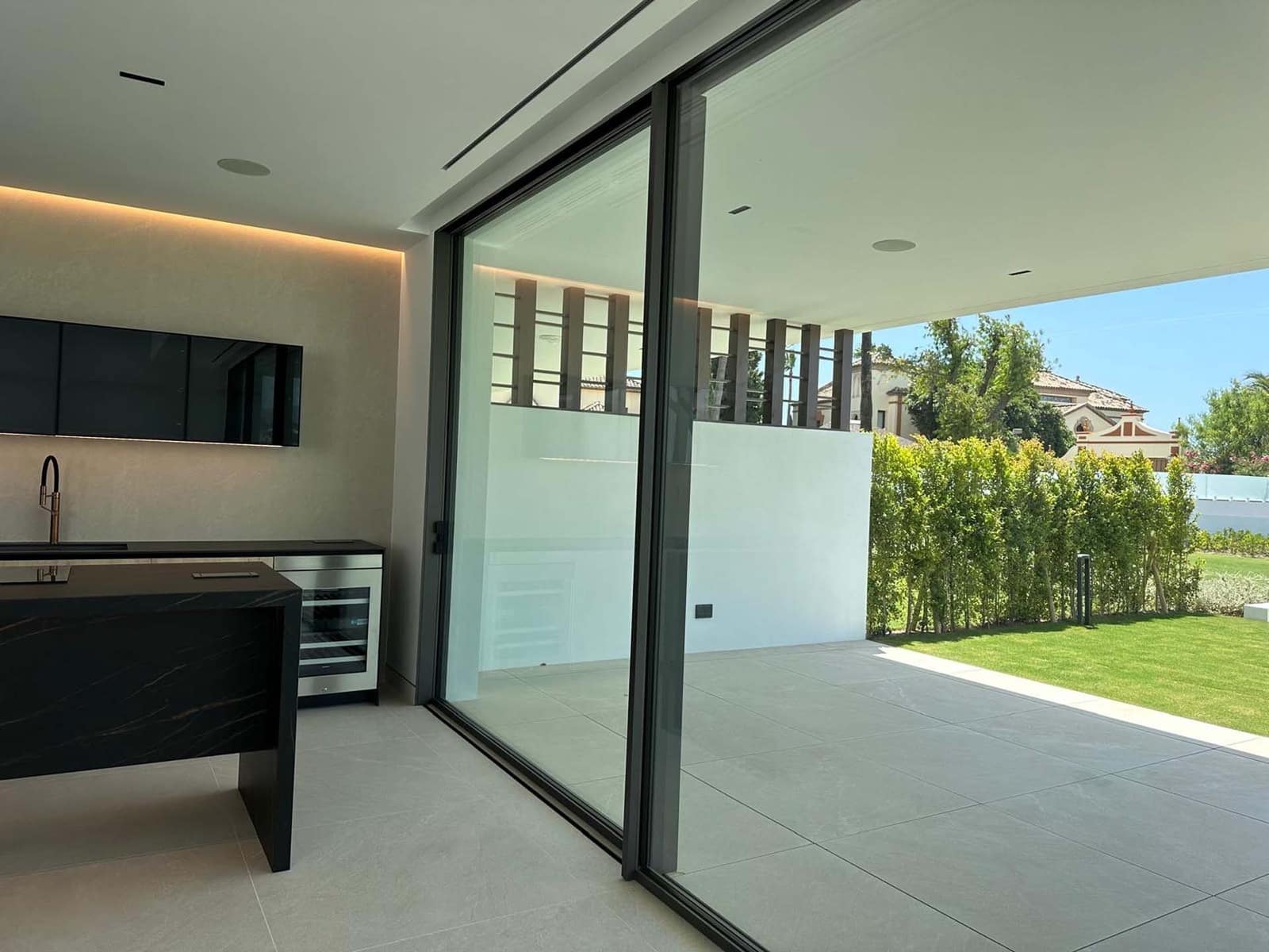 4 bedroom Villa for sale in Golden Mile with pool garage - € 5,250,000 (Ref: 8423021)