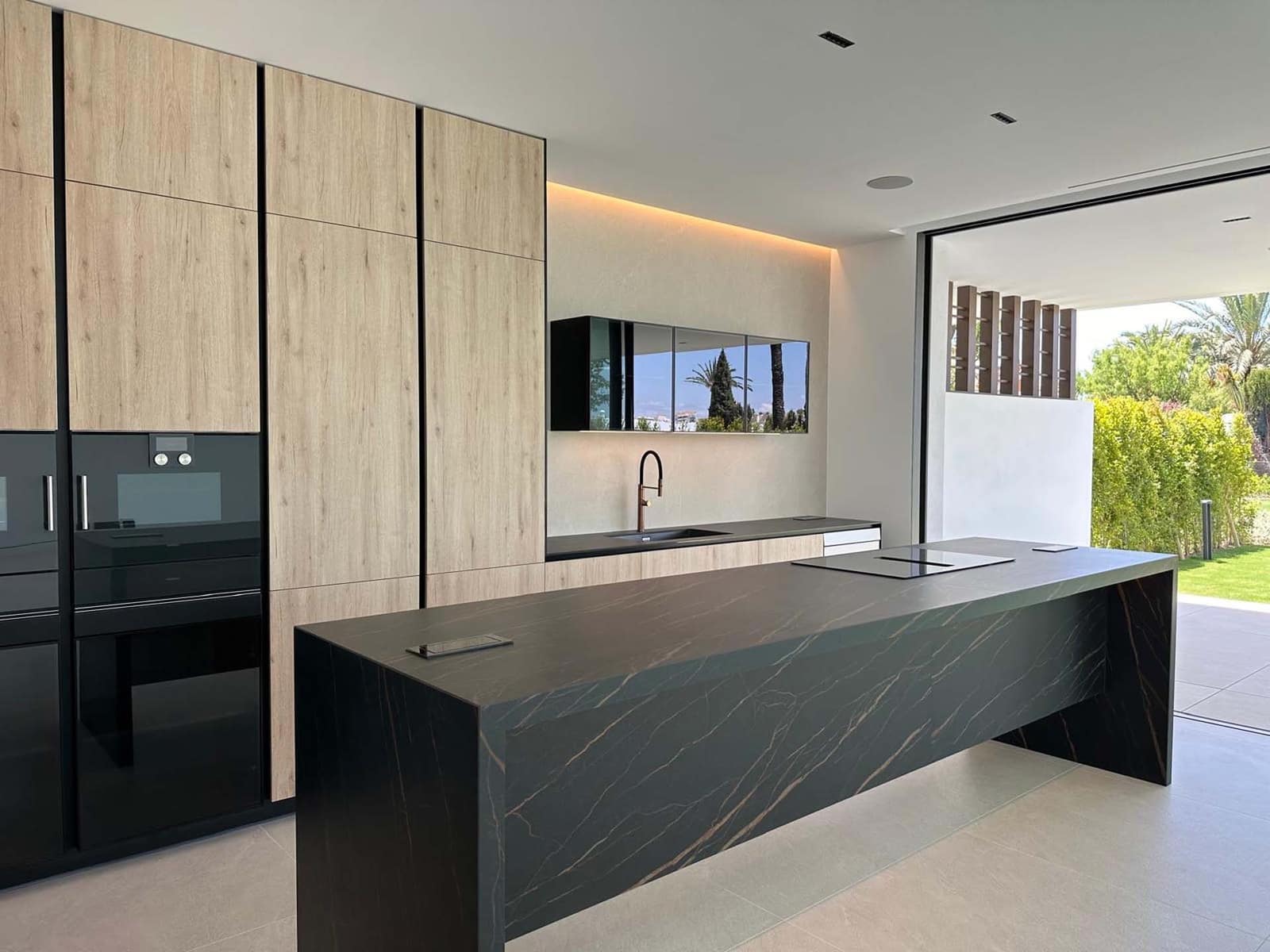 4 bedroom Villa for sale in Golden Mile with pool garage - € 5,250,000 (Ref: 8423021)