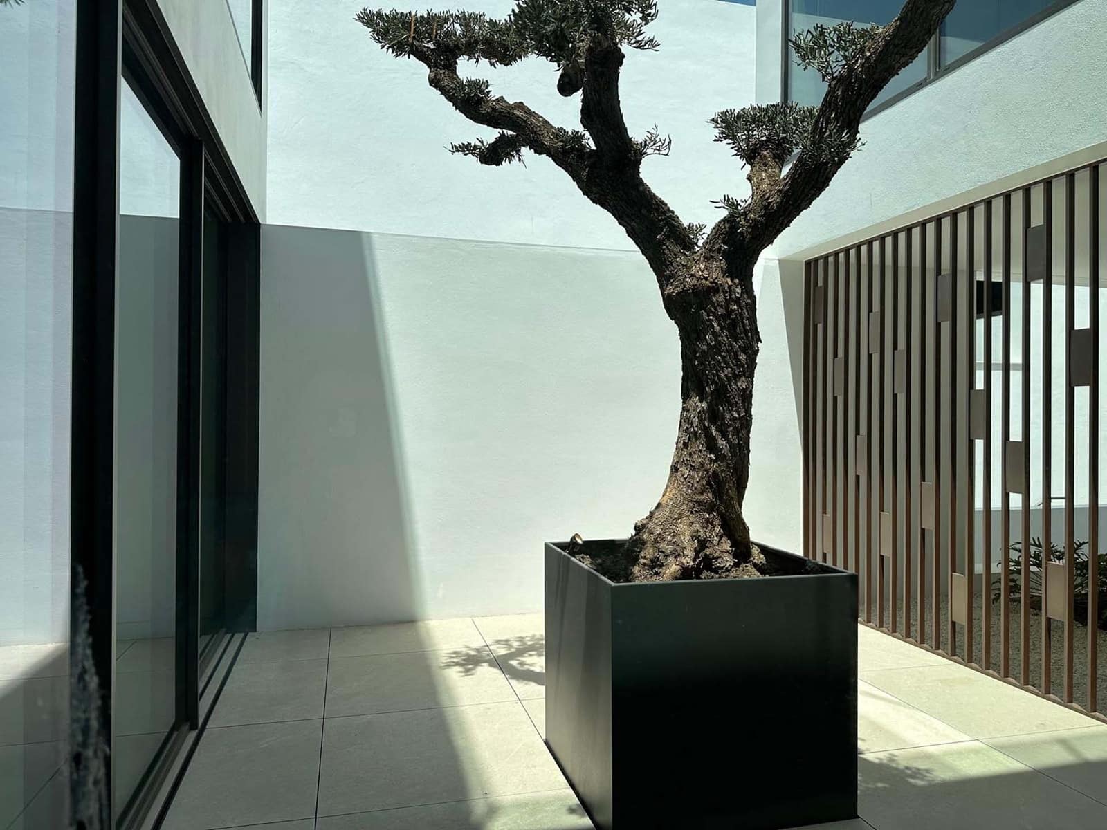 4 bedroom Villa for sale in Golden Mile with pool garage - € 5,250,000 (Ref: 8423021)