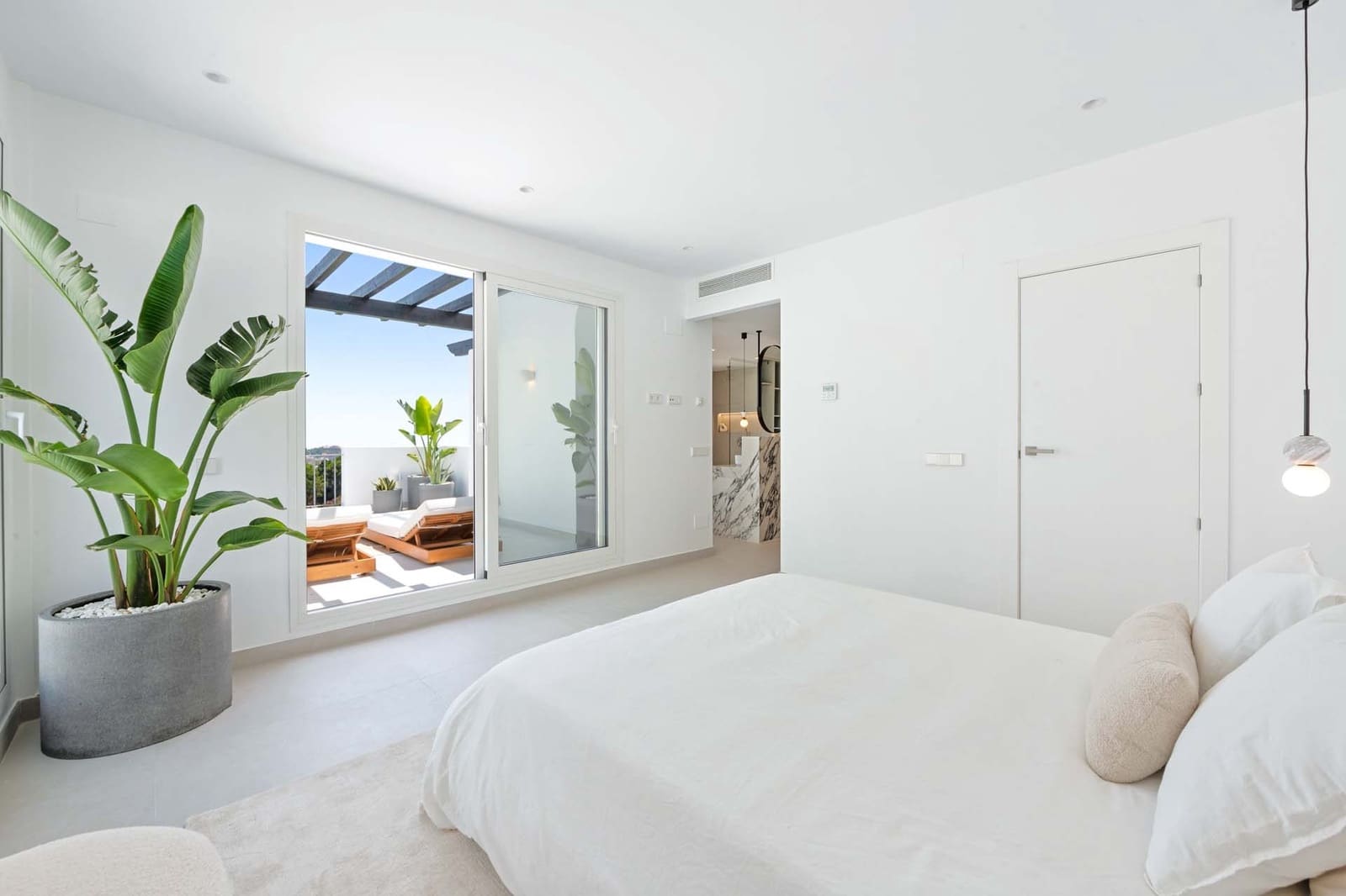 3 bedroom Apartment for sale in La Quinta with pool garage - € 1,395,000 (Ref: 8477699)