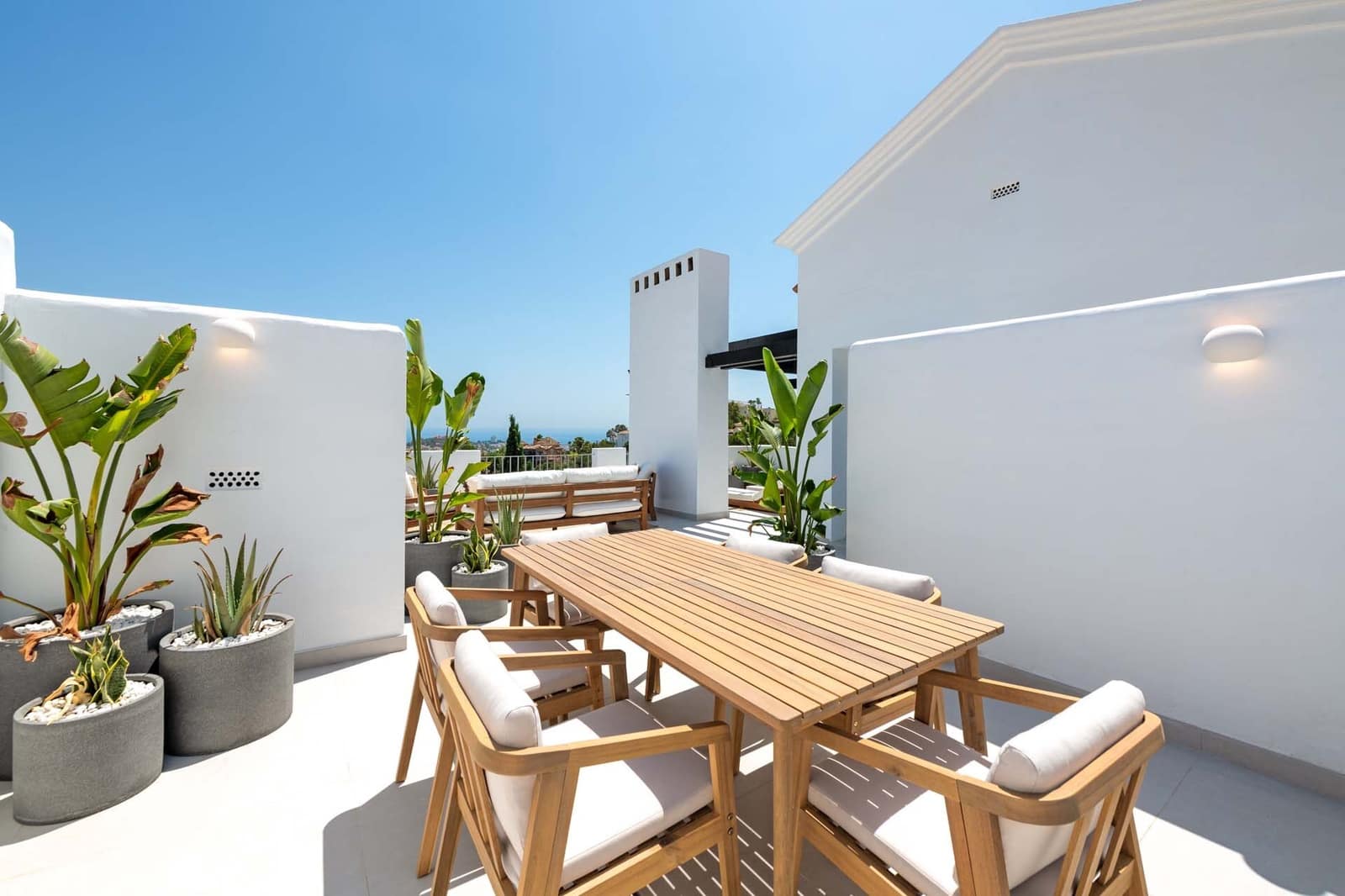 3 bedroom Apartment for sale in La Quinta with pool garage - € 1,395,000 (Ref: 8477699)