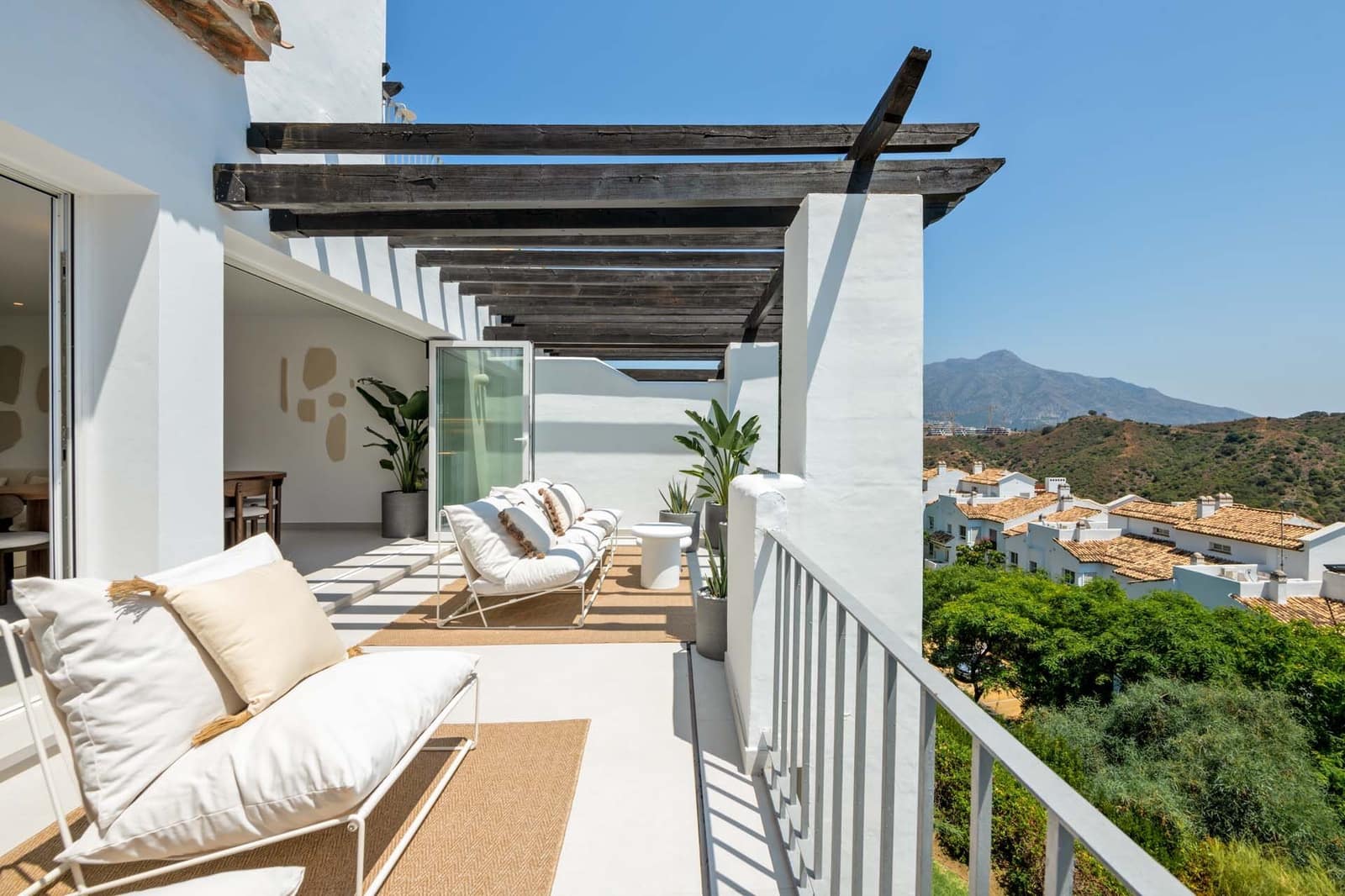 3 bedroom Apartment for sale in La Quinta with pool garage - € 1,395,000 (Ref: 8477699)