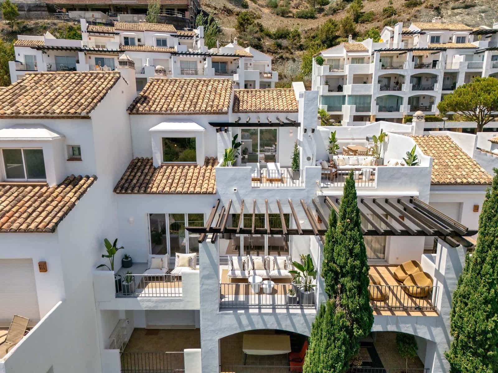 3 bedroom Apartment for sale in La Quinta with pool garage - € 1,395,000 (Ref: 8477699)