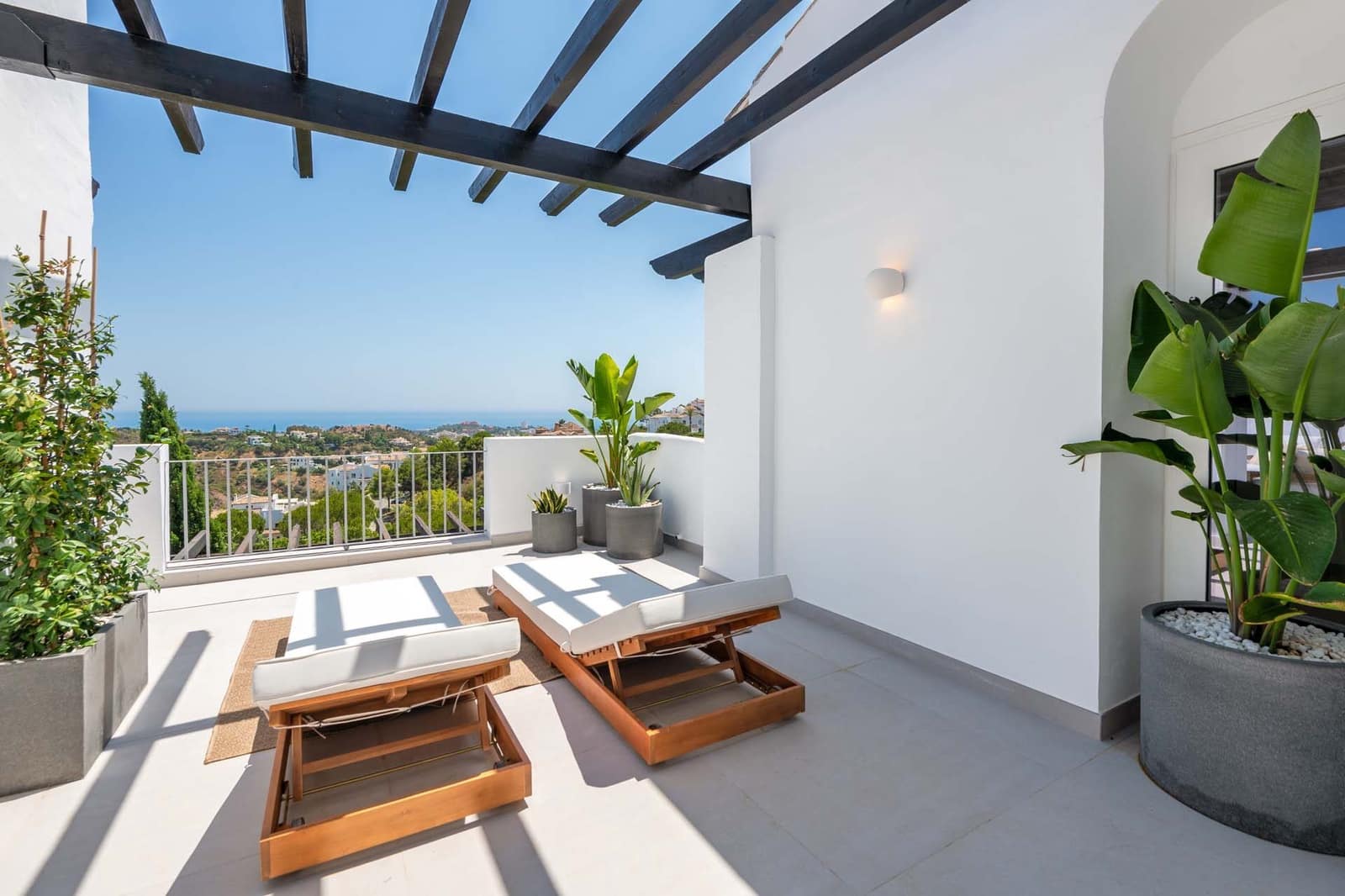 3 bedroom Apartment for sale in La Quinta with pool garage - € 1,395,000 (Ref: 8477699)