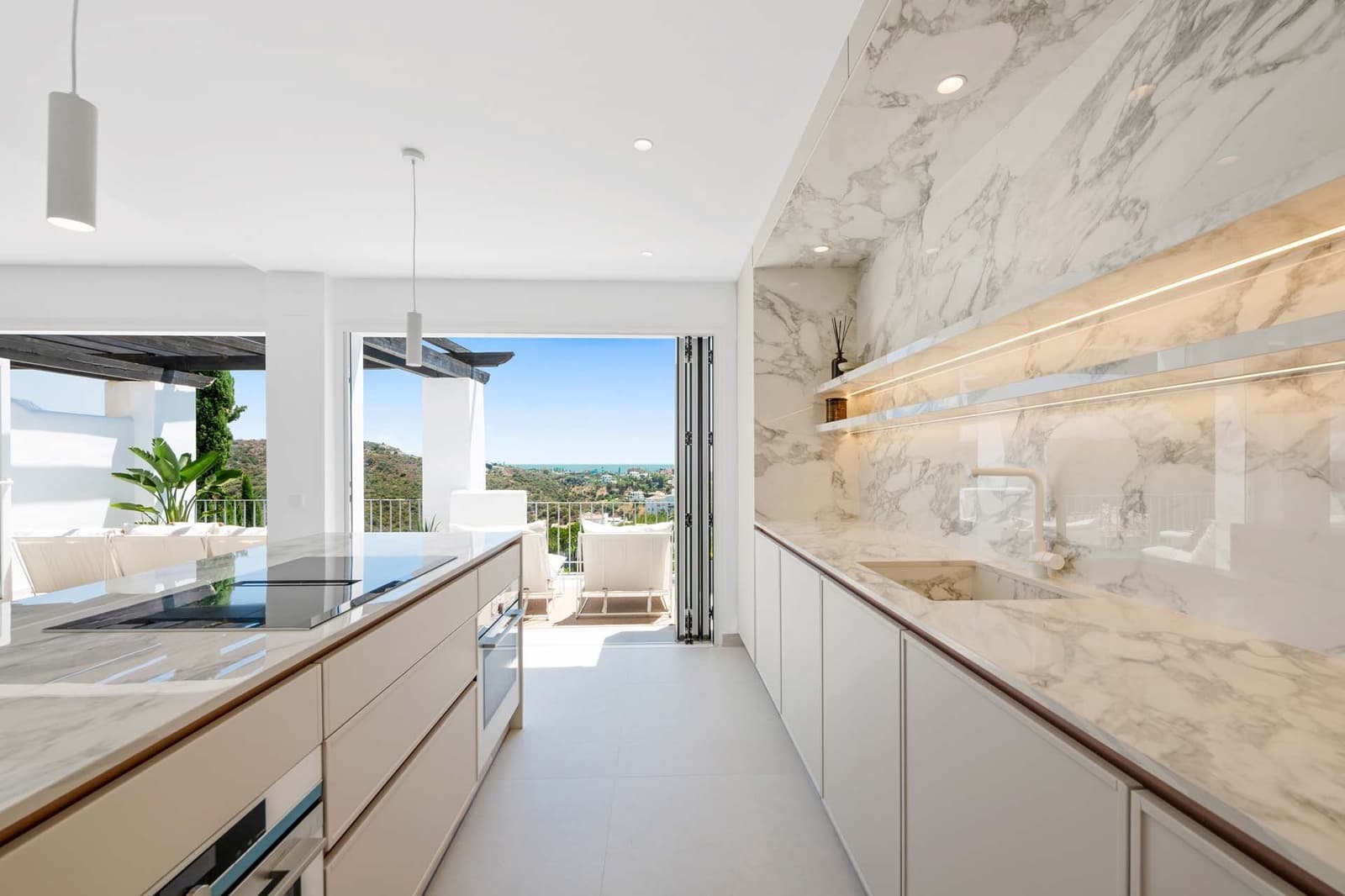 3 bedroom Apartment for sale in La Quinta with pool garage - € 1,395,000 (Ref: 8477699)