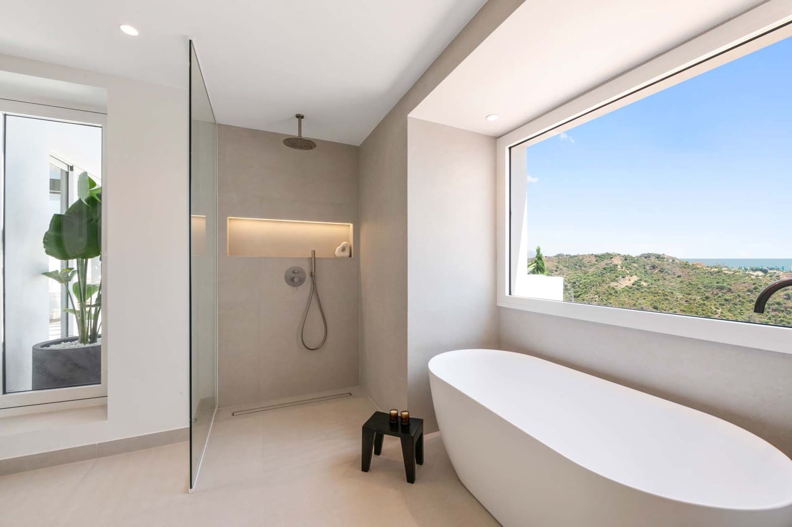 3 bedroom Apartment for sale in La Quinta with pool garage - € 1,395,000 (Ref: 8477699)