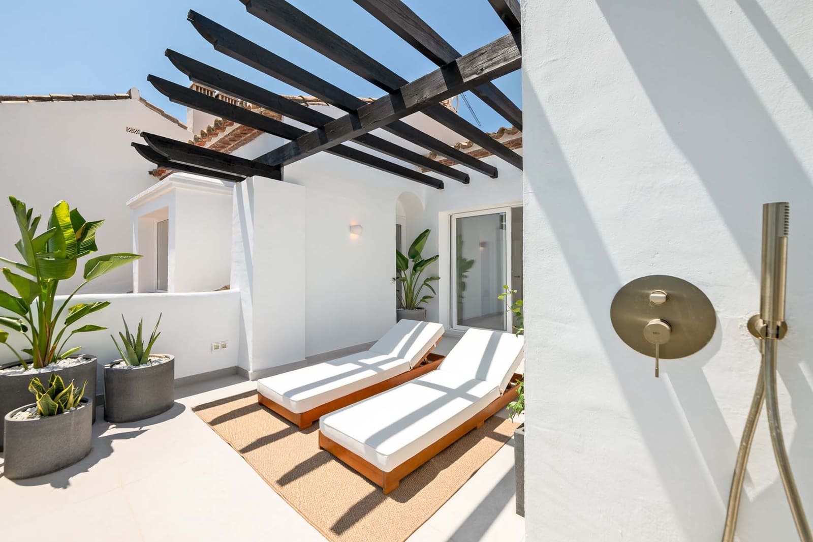 3 bedroom Apartment for sale in La Quinta with pool garage - € 1,395,000 (Ref: 8477699)