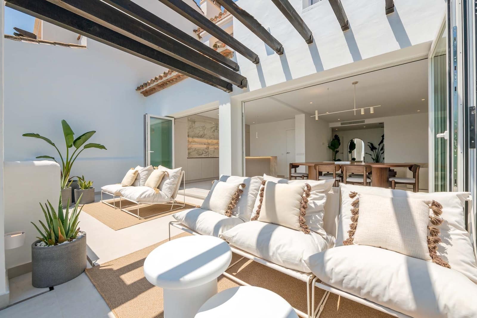 3 bedroom Apartment for sale in La Quinta with pool garage - € 1,395,000 (Ref: 8477699)