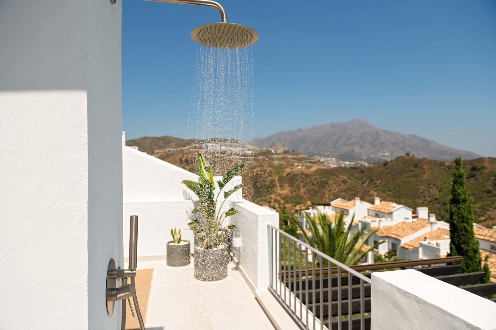 3 bedroom Apartment for sale in La Quinta with pool garage - € 1,395,000 (Ref: 8477699)
