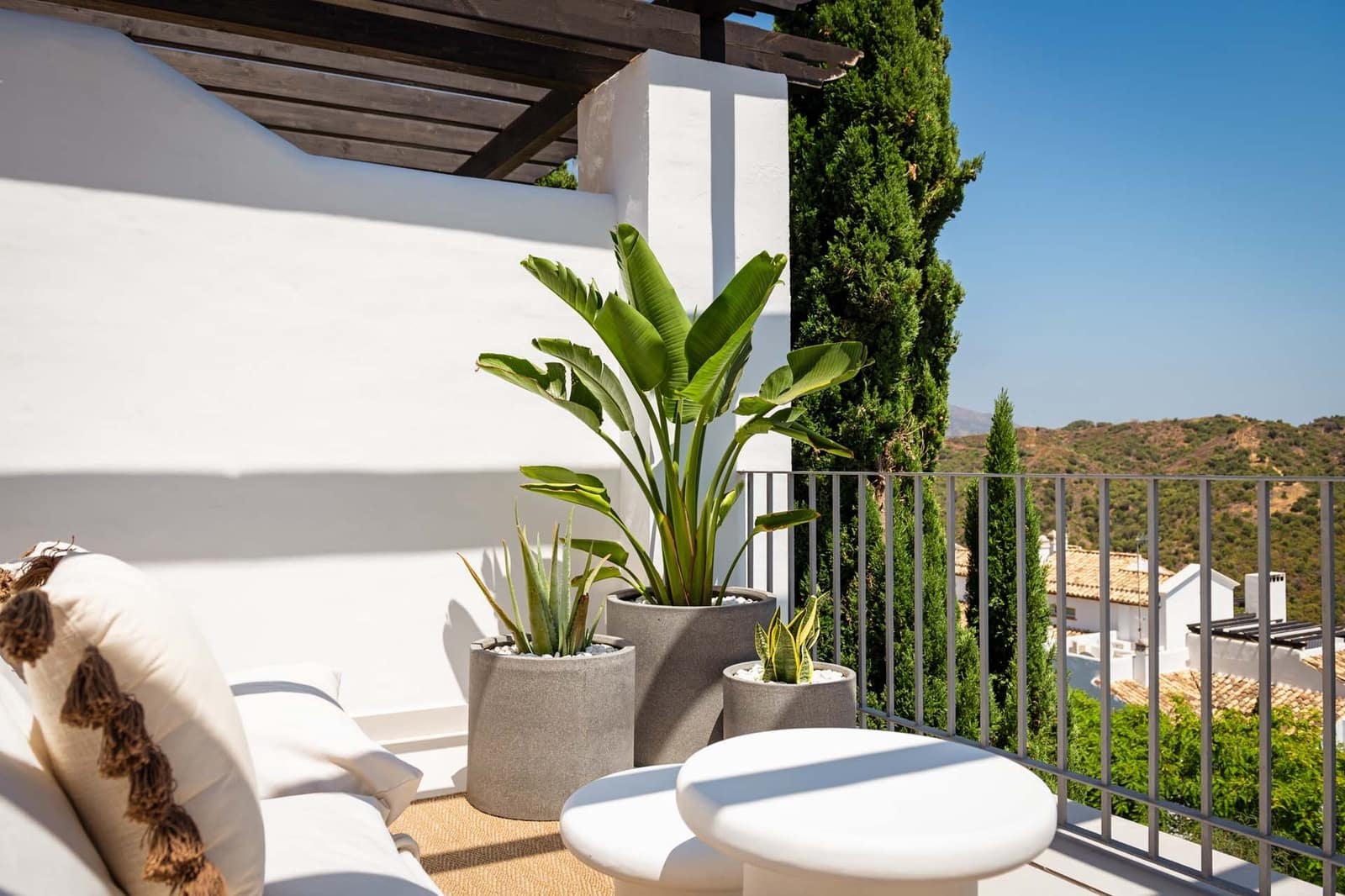 3 bedroom Apartment for sale in La Quinta with pool garage - € 1,395,000 (Ref: 8477699)