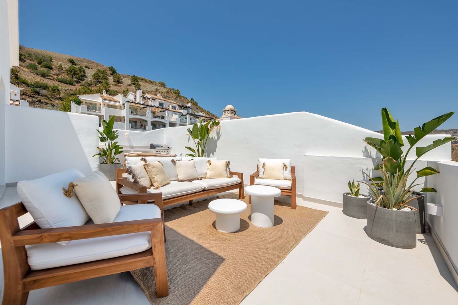 3 bedroom Apartment for sale in La Quinta with pool garage - € 1,395,000 (Ref: 8477699)