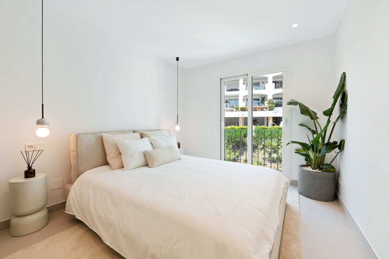 3 bedroom Apartment for sale in La Quinta with pool garage - € 1,395,000 (Ref: 8477699)