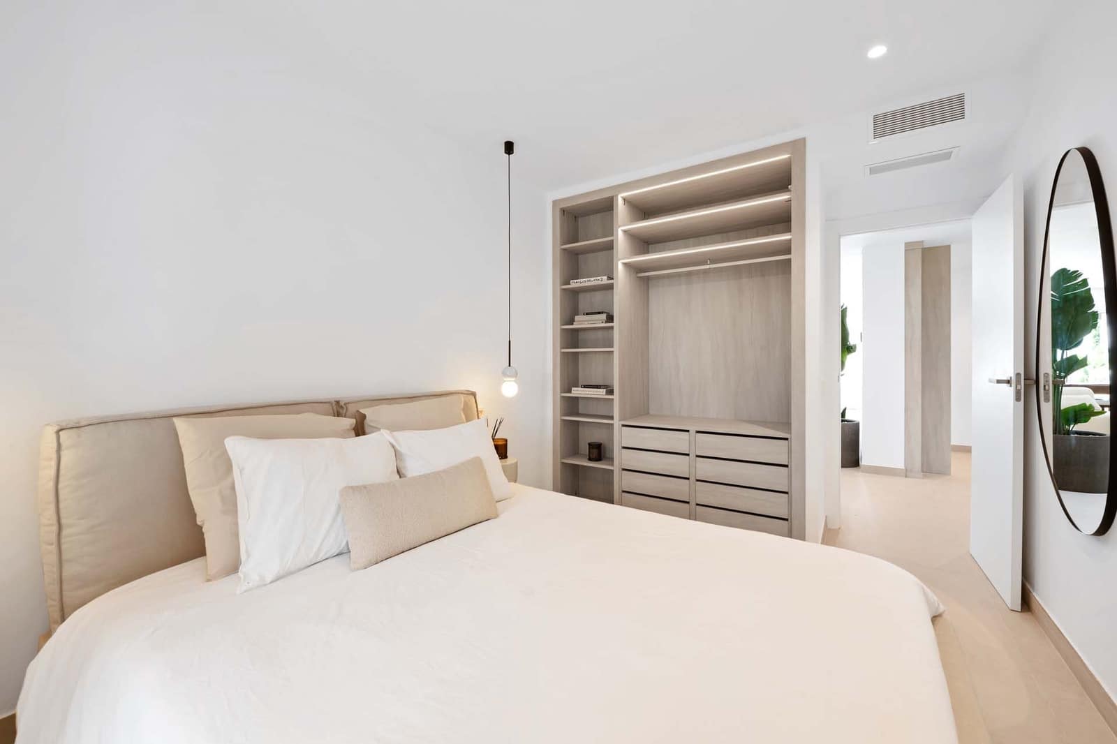 3 bedroom Apartment for sale in La Quinta with pool garage - € 1,395,000 (Ref: 8477699)