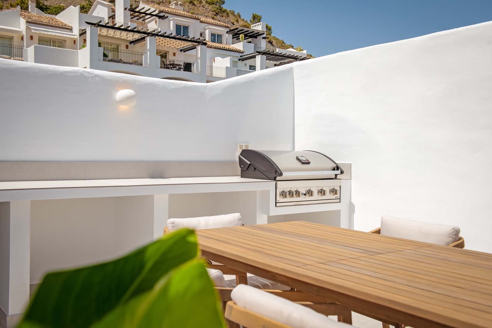 3 bedroom Apartment for sale in La Quinta with pool garage - € 1,395,000 (Ref: 8477699)