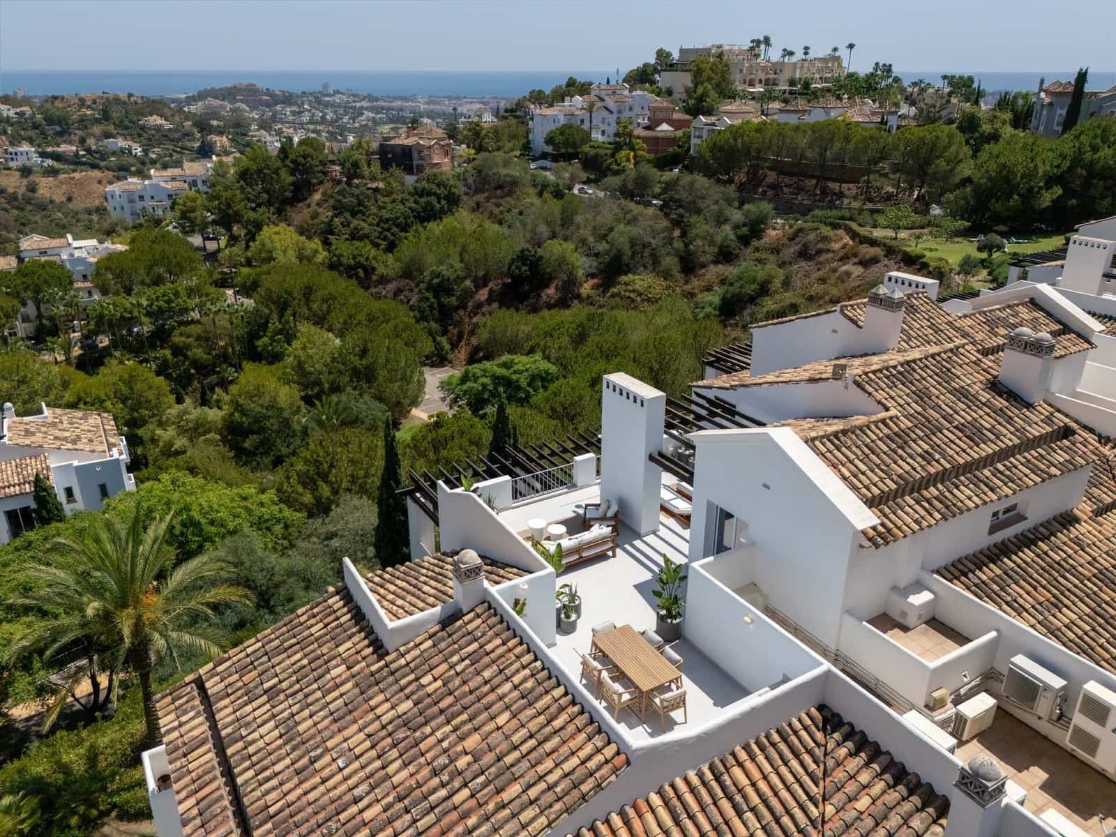 3 bedroom Apartment for sale in La Quinta with pool garage - € 1,395,000 (Ref: 8477699)