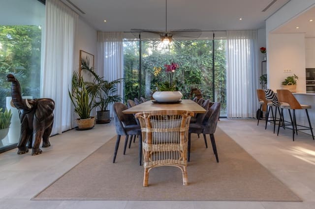 5 bedroom Villa for sale in Mijas with pool - € 2,995,000 (Ref: 8480669)