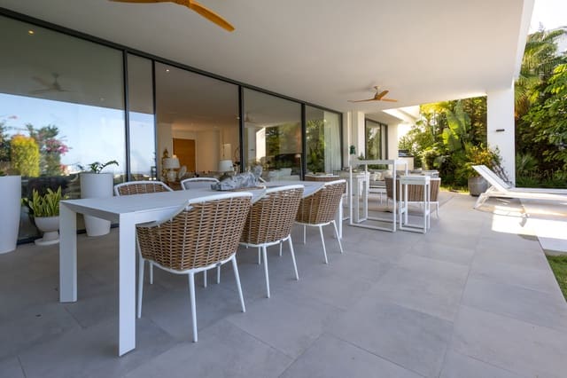 5 bedroom Villa for sale in Mijas with pool - € 2,995,000 (Ref: 8480669)