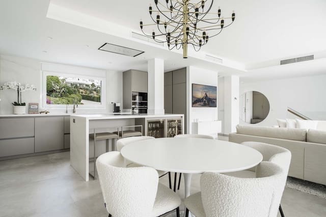 4 makuuhuone Omakotitalo myytävänä paikassa Nueva Andalucia, Marbella mukana uima-altaan - 1 795 000 € (Ref: 8481871)