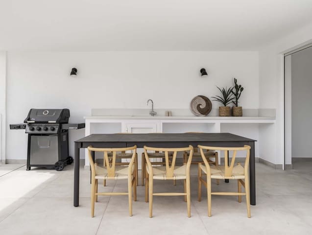 4 makuuhuone Omakotitalo myytävänä paikassa Nueva Andalucia, Marbella mukana uima-altaan - 1 795 000 € (Ref: 8481871)