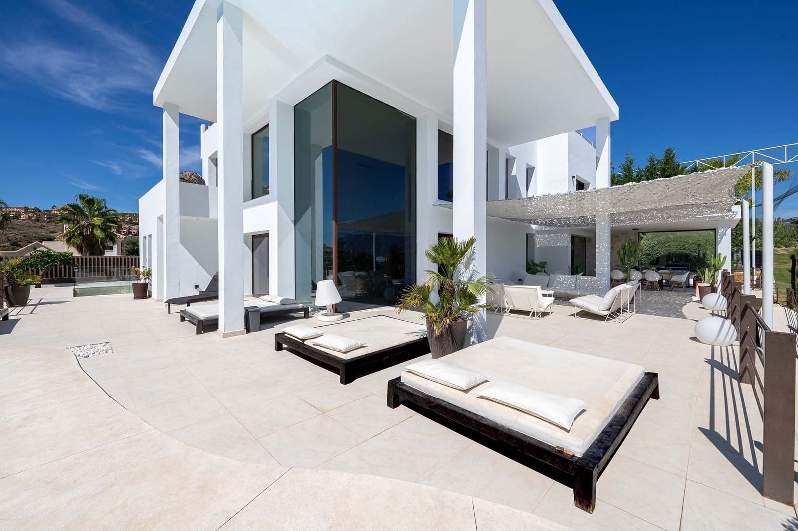 8 bedroom Villa for sale in Benahavis with pool garage - € 3,750,000 (Ref: 8484437)