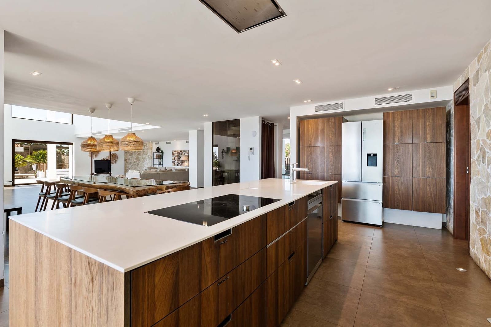 8 bedroom Villa for sale in Benahavis with pool garage - € 3,750,000 (Ref: 8484437)