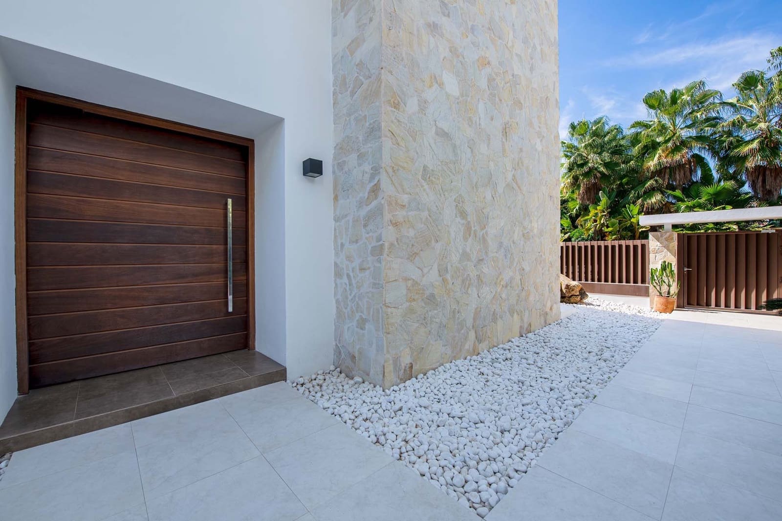 8 bedroom Villa for sale in Benahavis with pool garage - € 3,750,000 (Ref: 8484437)