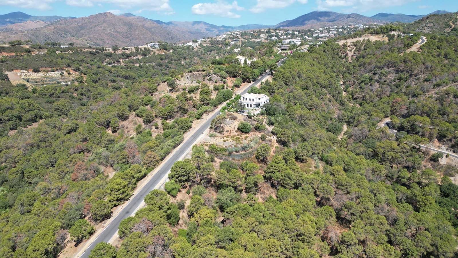 6 bedroom Villa for sale in Benahavis with pool - € 7,000,000 (Ref: 8490876)