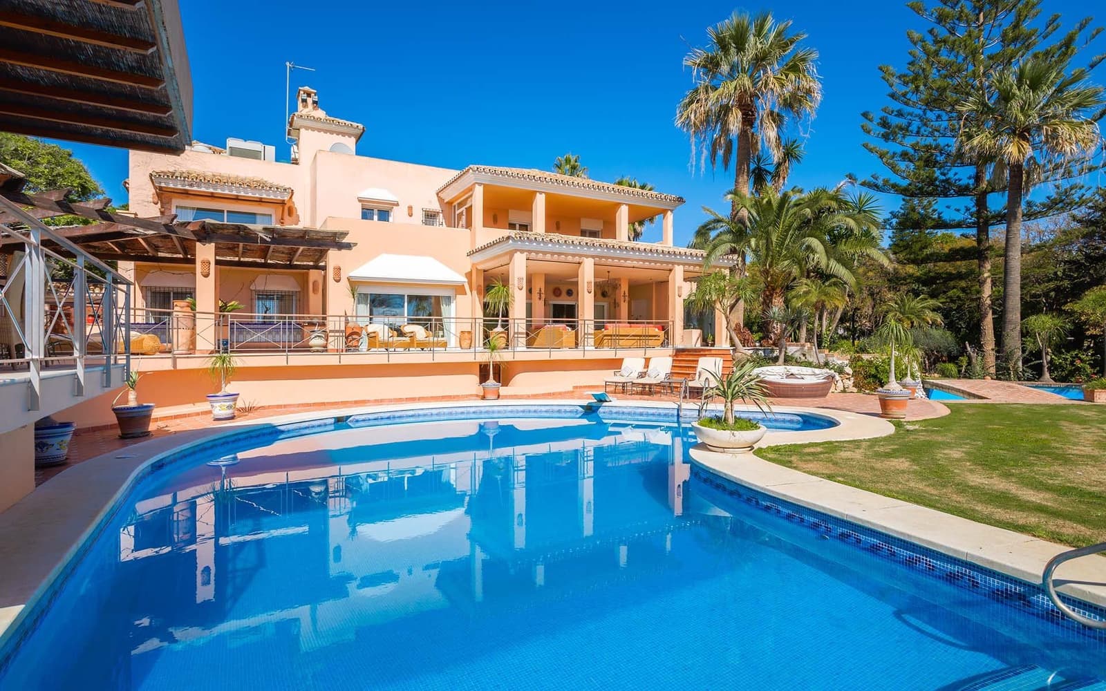 8 bedroom Villa for sale in New Golden Mile with pool garage - € 7,500,000 (Ref: 8522817)
